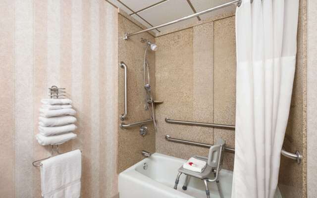 Ramada by Wyndham Bismarck