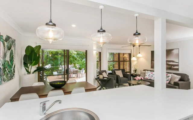 Calinda Sol 2 @ Clarkes Beach