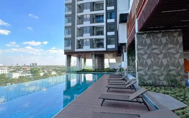 The Emerald Golf View Apartment