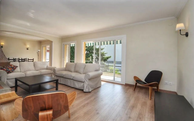 Big Apartment Caprabo