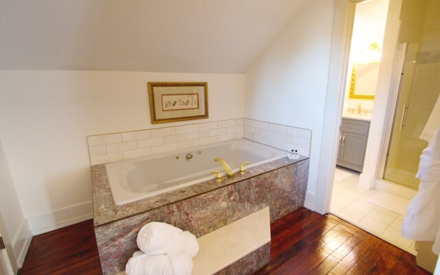 Louisville Bourbon Inn