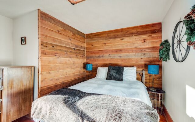 Rocky Mountain House - Sleeps 23