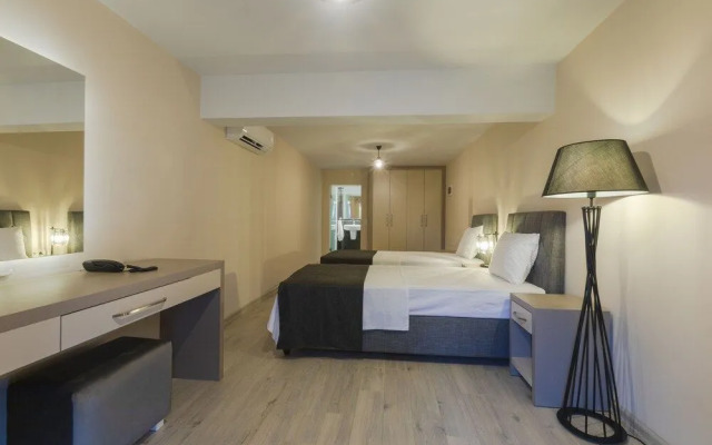 Farrys Boutique Hotel & Beach Club