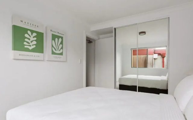 Stylish 1-bed Apartment Near Manly Beach