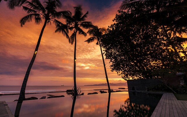 Villa Manis Beachfront