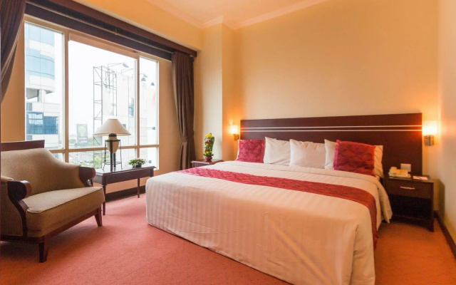 Twin Plaza Hotel