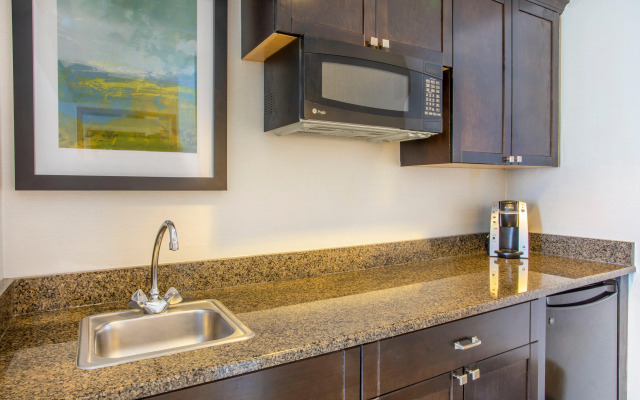 Holiday Inn & Suites Parsippany Fairfield by IHG