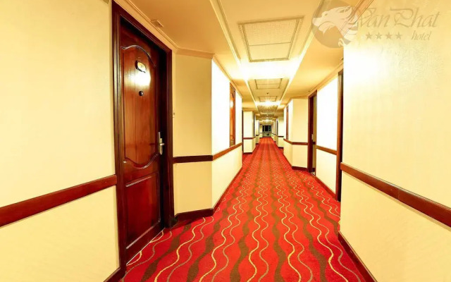 Van Phat Riverside Hotel