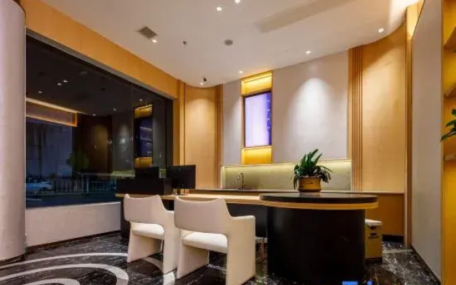 Yunduo Bao Hotel (Yugan Desheng Street Store)