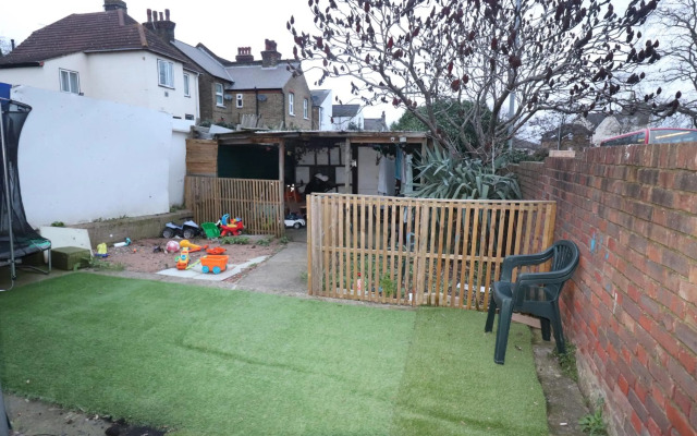 Large Studio Flat - Dartford Town Centre