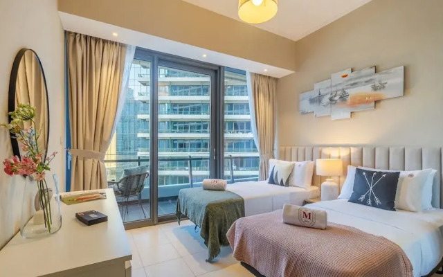 Stylish Marina-front 2BR Near Top Attractions