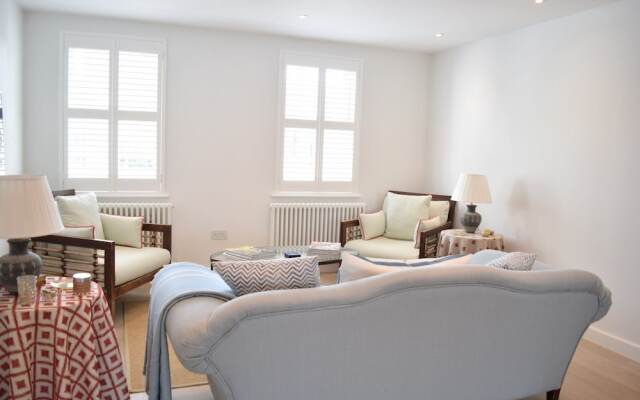 Stunning 3 Bedroom Apartment in South London