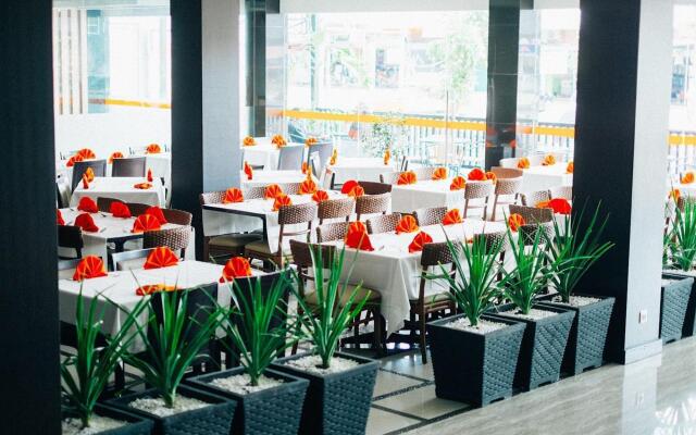 Alpha Hotel
