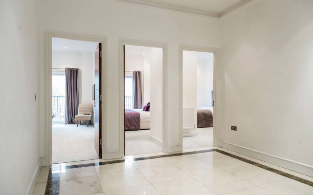 City Courtyard Apartments & Penthouse