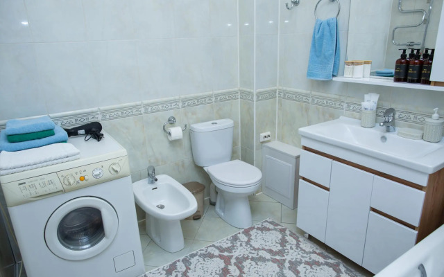 Гости на улице Ленина