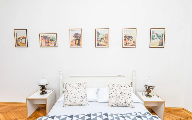 2Bdr Apartment With The Balcony View-Best Location
