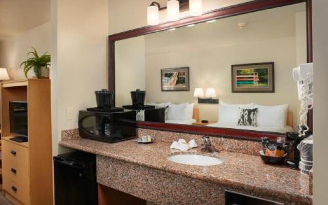 The Garibaldi House Inn & Suites