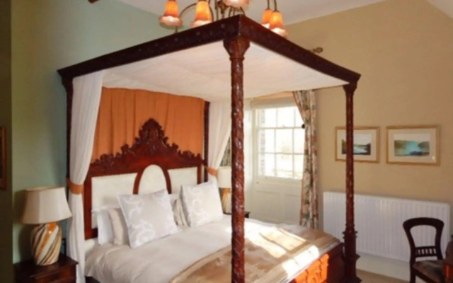 Westgate Manor