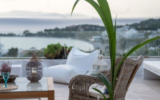 Vouliagmeni Luxury Seaview Apartment