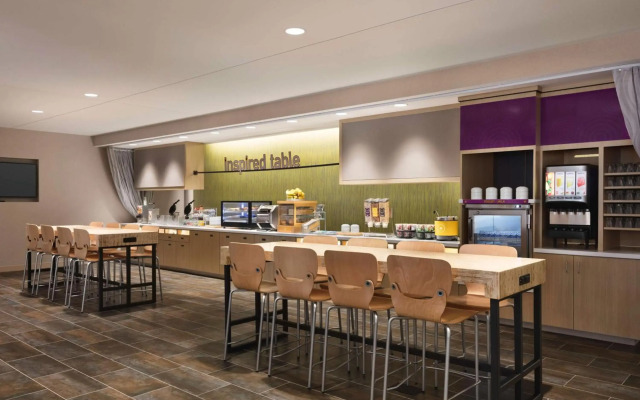 Home2 Suites By Hilton Milwaukee West