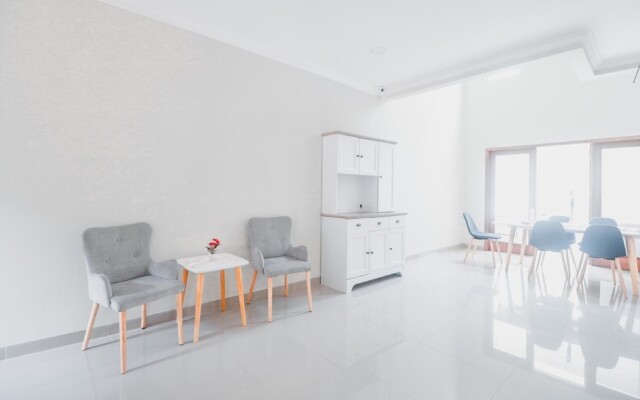 RedDoorz Premium near Ragunan Zoo 2