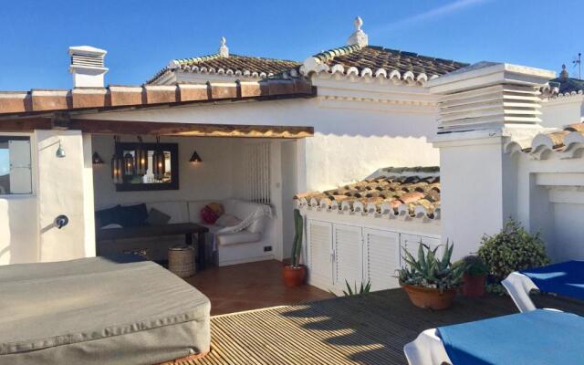 2257-Stunning Penthouse First Line Port Sea View