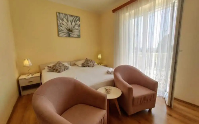 Apartments & Rooms Cakelic II