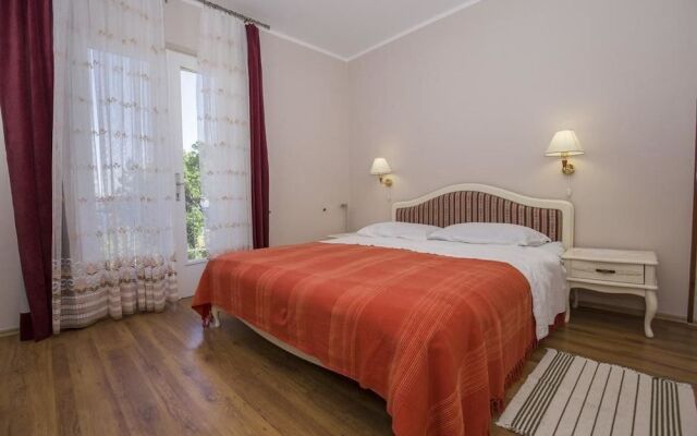 Apartments & Rooms Ribarić