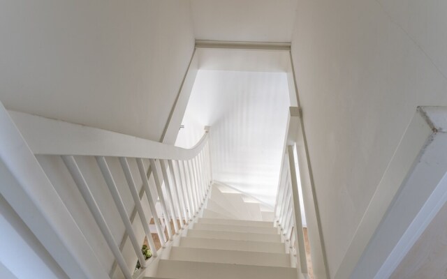 Cozy 3 Person Apartment With sea Views Flat Fish