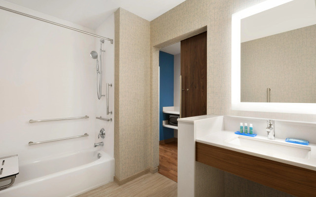 Holiday Inn Express & Suites-Cincinnati South - Wilder by IHG