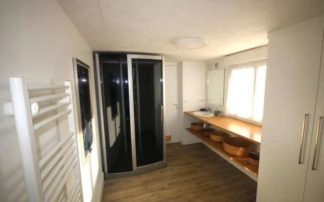 Pretty Family House Near the Beach