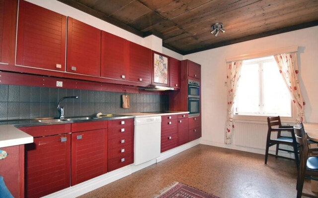 Stunning Home in Tidaholm With 5 Bedrooms, Sauna and Wifi