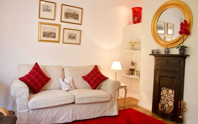1 Bedroom Flat Near City Centre