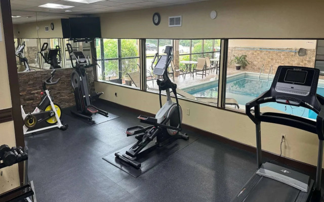 AmericInn by Wyndham Grand Rapids Airport North