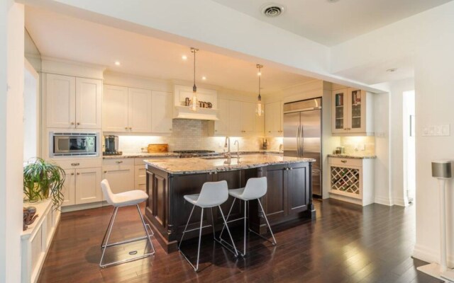 Designer Luxury 5 Bedroom Family Home