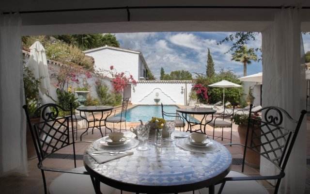 Mansion With 8 Bedrooms in Marbella, With Wonderful sea View, Private