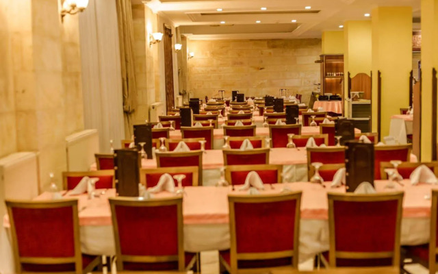 Tassaray Hotel