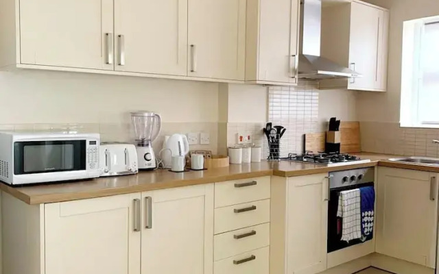 Spacious 4bed Home Near Woking Attractions&nature