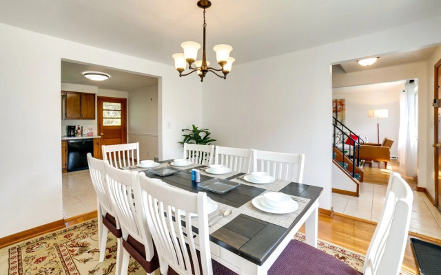 3 Mi to Downtown: Pittsburgh Home w/ Balcony!