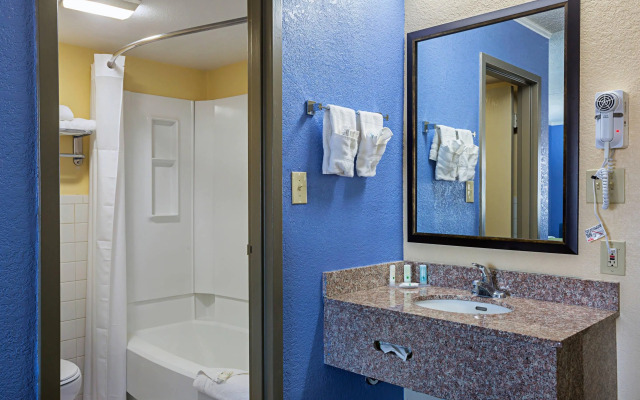 Quality Inn & Suites near Six Flags East