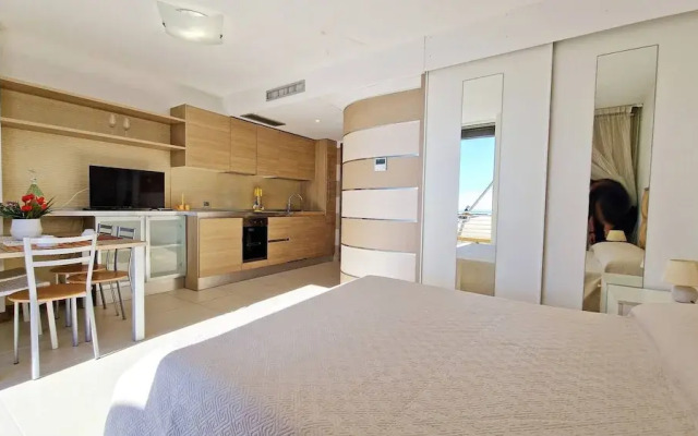 Penthouse Le Vele Sea View 2 Sleeps Air-conditioned