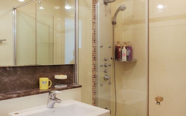 Gangnam Stn Luxury Apt