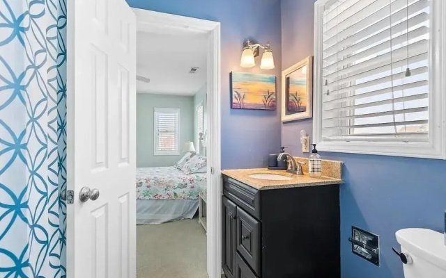 Heaven's Anchor 3 Bedroom Home by RedAwning