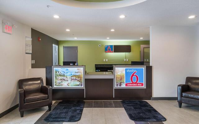 Studio 6-Bruderheim, AB