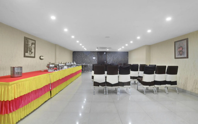 Oyo 3892 Hotel Divya Palace