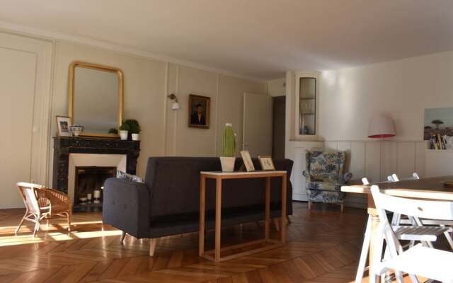 Spacious 2 Bedroom Apartment in Paris 2nd