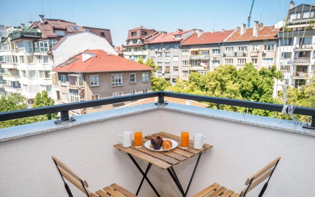 Spacious 1bdr Apartment in City Centre With Balcony