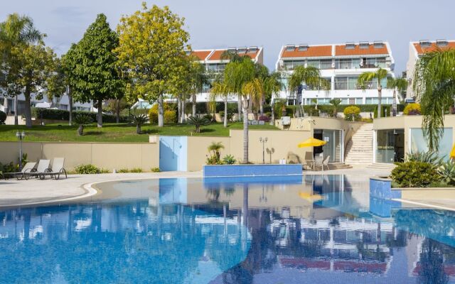 Bay View Gardens Apartments with Pool
