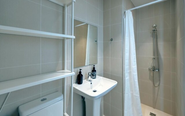 Urban Island Getaway on Bluewaters