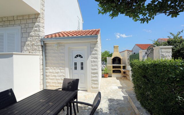 Apartment Ali - modern apartments: A2 Supetar, Island Brac